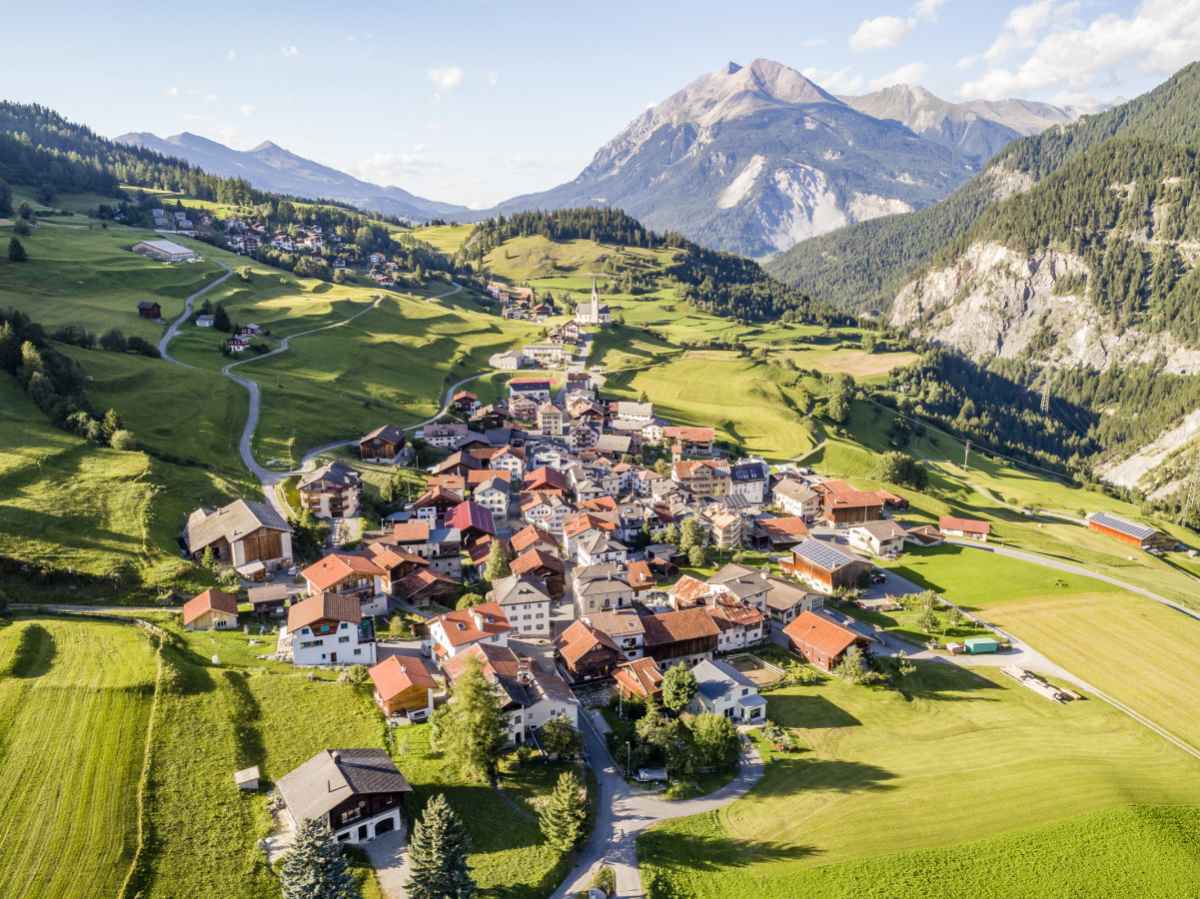 Nouveau départ à un âge avancé: stratégie de logement dans les région d’Albula et de Prättigau/Davos (GR)
